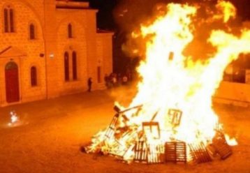 Καίγεται η Κύπρος από τις λαμπρατζιές - Ένα έθιμο από τα βάθη των αιώνων