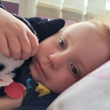 “Έχει διαλυθεί”: Μαμά περιγράφει τα συμπτώματα της σαλμονέλας στην κόρη της που έφαγε μολυσμένο σοκολατένιο αυγό