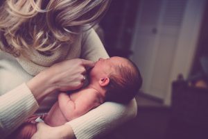 Σύνδρομο Μινχάουζεν δια αντιπροσώπου: Όταν η γονεϊκή αγάπη γίνεται ψυχική ασθένεια