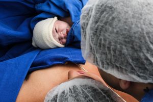 «Πρωταθλήτρια» στις καισαρικές η Κύπρος - Τι ζητούν οι νοσηλευτές για τη μείωσή τους