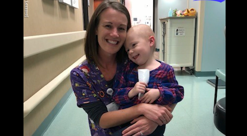 6χρονη που νίκησε τον καρκίνο αποθεώνει με τον πιο γλυκό τρόπο τη νοσοκόμα της (video)