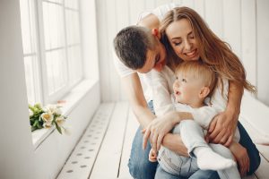 Δωρεάν εργαστήρια για γονείς που θέλουν τα παιδιά τους ασφαλή και χαρούμενα!