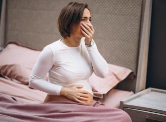 Υπερέμεση κύηση: Η πάθηση της εγκυμοσύνης που μπορεί να αφήσει μία γυναίκα κατάκοιτη