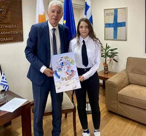 Το Υπουργείο Παιδείας τίμησε μαθήτρια γυμνασίου που απέσπασε 1ο παγκόσμιο βραβείο σε διαγωνισμό αφίσας