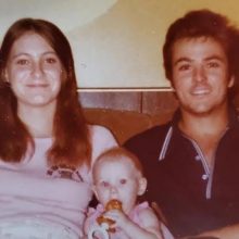 Η απίστευτη ιστορία της Holly Mary: Τη βρήκαν 42 χρόνια μετά - Είχαν δολοφονήσει της γονείς της