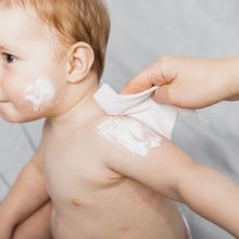 Προσοχή! Αυτά τα μωρομάντηλα αποσύρονται από την αγορά (εικόνες)