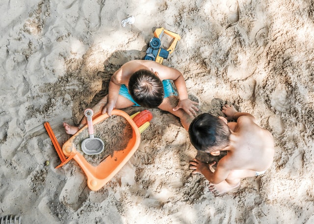 «Παιχνίδια στην Άμμο»: Δύο φανταστικά εργαστήρια περιμένουν τα παιδιά μας το ερχόμενο σαββατοκύριακο!