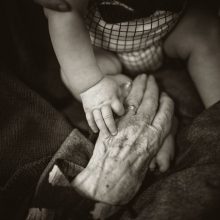 Λεμεσός: Γιαγιά ζητά πάνες και γάλα για το εγγονάκι της - Ας βοηθήσουμε όλοι!
