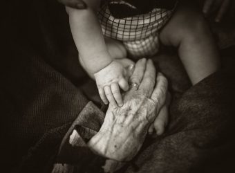 Λεμεσός: Γιαγιά ζητά πάνες και γάλα για το εγγονάκι της - Ας βοηθήσουμε όλοι!
