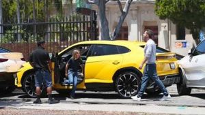 Video: Ο 10χρονος γιος του Μπεν Άφλεκ τράκαρε μία Lamborghini - Πώς βρέθηκε στο τιμόνι