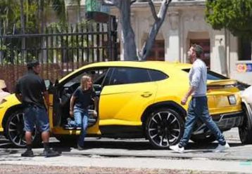 Video: Ο 10χρονος γιος του Μπεν Άφλεκ τράκαρε μία Lamborghini - Πώς βρέθηκε στο τιμόνι