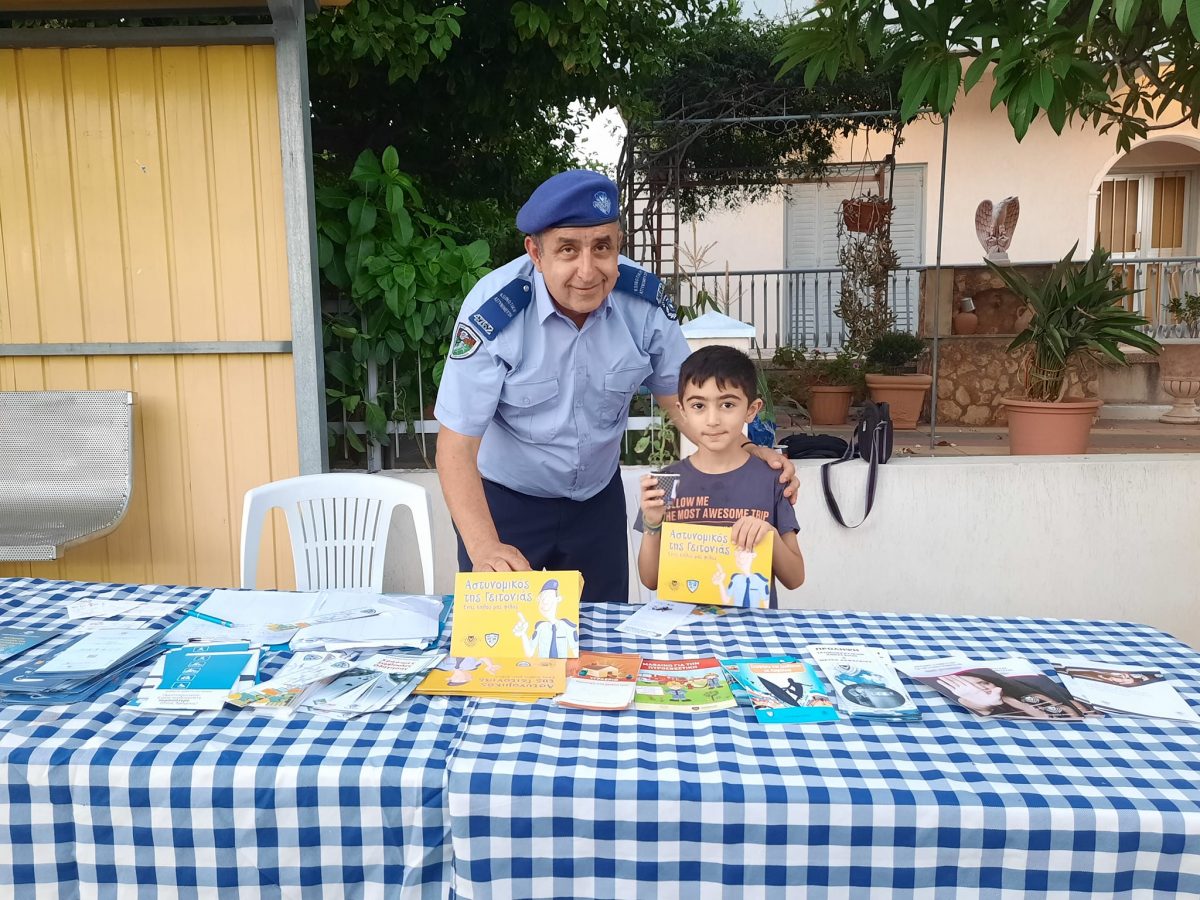 H αστυνομία της Βορόκληνης μοίρασε δώρα στα παιδιά! (φωτος)