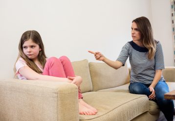 «Κάτσε φρόνιμα, θα φωνάξω την αστυνομία»: Μάθε να εξηγείς, όχι να τρομοκρατείς