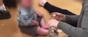 Αδιανόητοι γονείς έδωσαν σφηνάκια βότκα στο λίγων μηνών μωρό τους