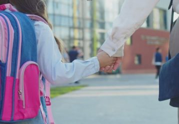 Τι πρέπει να κάνετε όταν αφήνετε - παίρνετε τα παιδιά από το σχολείο - Οι 4 συμβουλές της Αστυνομίας