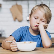 Αρνείται το παιδί να δοκιμάσει νέες τροφές; Το κόλπο για να τα καταφέρετε, σύμφωνα με τη διατροφολόγο