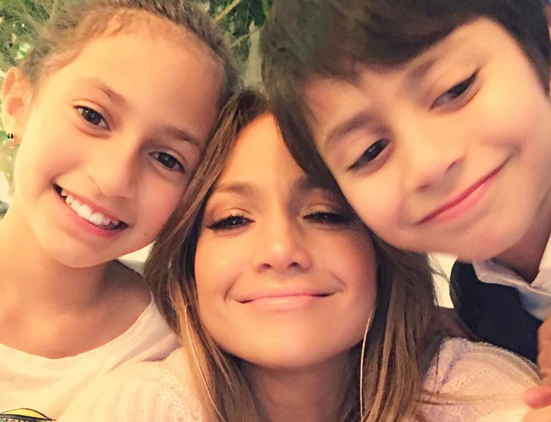 Έχετε διδυμάκια; Η «διδυμομάνα» J.Lo αποκαλύπτει τα μυστικά της και δίνει συμβουλές ανατροφής