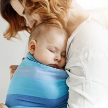 Ανείπωτη τραγωδία: Μωράκι μόλις 3 εβδομάδων πέθανε μέσα στον μάρσιππο!