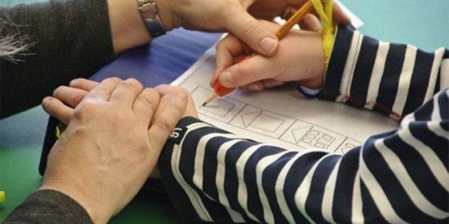 Χωρίς συνοδό 15χρονη με σπάνιο σύνδρομο - Σε απόγνωση η μητέρα της