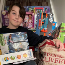 Άη Βασίλης ετών 10: Δίνει το χαρτζιλίκι του για να αγοράσει παιχνίδια σε παιδιά που έχουν ανάγκη