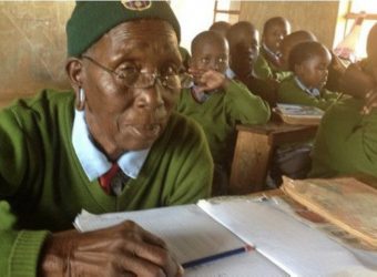 Πέθανε η Gogo, η γηραιότερη μαθήτρια δημοτικού στον κόσμο - Ξεκίνησε το σχολείο στα 94 της