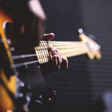 Συγκινητική χειρονομία: Γνωστός τραγουδιστής δώρισε 1 εκατ. ευρώ για έναν υπέροχο λόγο