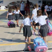 Επεκτείνονται οι κατηγορίες γονικής άδειας και άδειας πατρότητας