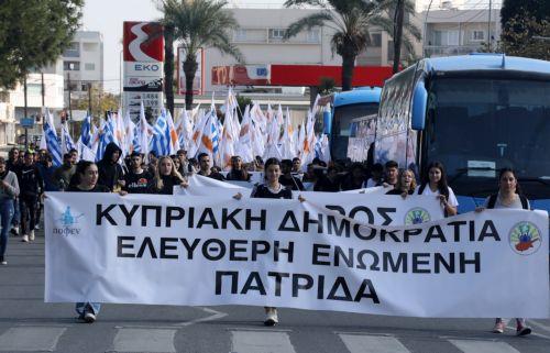 Συγκίνησαν οι μαθητές Δημοτικού που διαδήλωσαν συμβολικά ενάντια στο ψευδοκράτος