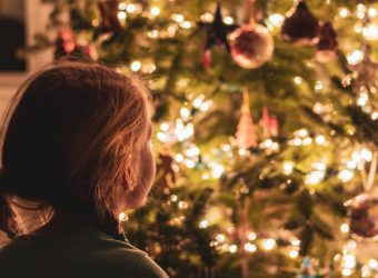 «Τα παιδιά μου μεγάλωσαν πολύ για τη χριστουγεννιάτικη μαγεία κι αυτό με σκοτώνει»