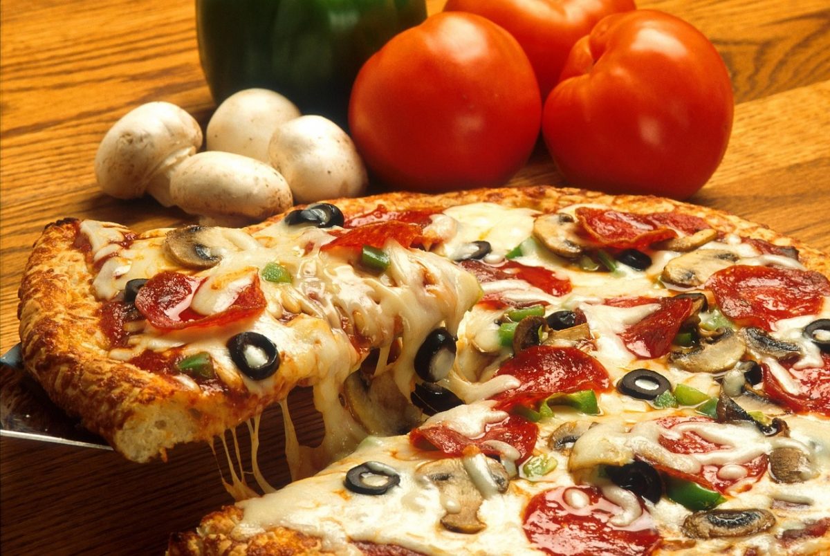 Αυτή είναι η πίτσα που λατρεύουν τα Ιταλάκια - Μπορείτε να τη φτιάξετε κι εσείς