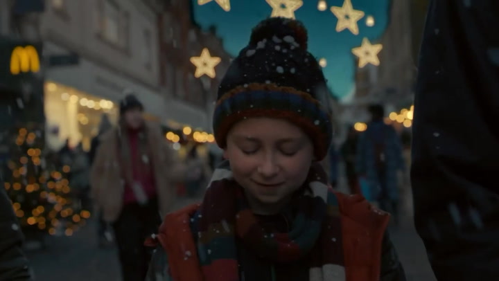 Αυτή η ολοκαίνουργια χριστουγεννιάτικη διαφήμιση είναι ό,τι ακριβώς χρειαζόμαστε σήμερα! (video)