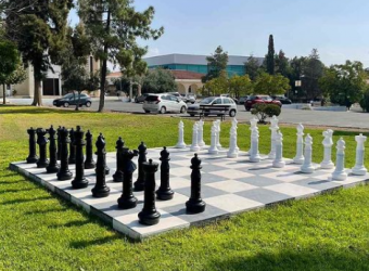 Ένα μεγάλο υπαίθριο σκάκι σάς περιμένει για τις πιο επικές «μάχες»