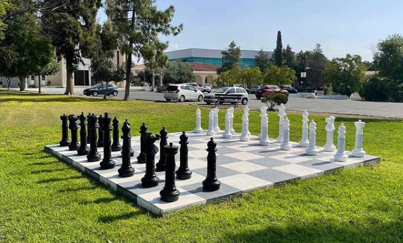 Ένα μεγάλο υπαίθριο σκάκι σάς περιμένει για τις πιο επικές «μάχες»