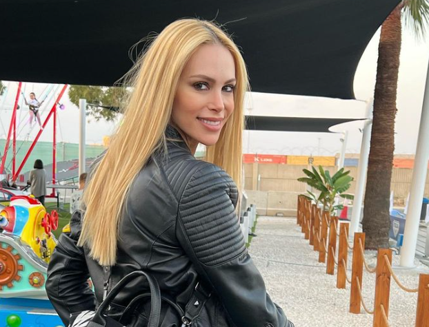Στέλλα Δημητρίου: Γενέθλια της στην αγκαλιά των διδύμων της - Η τρυφερή φωτό με τα αγοράκια της (εικόνα)