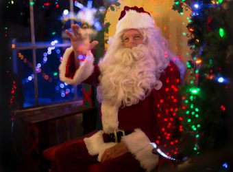 Άγιος Βασίλης: Ποιος είναι τελικά ο ευτραφής άγιος των παιδιών με την κόκκινη κάπα;