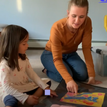 Πώς να οργανώσετε τις ζωγραφιές των παιδιών σας για να τις κρατήσουν μια ζωή (video)