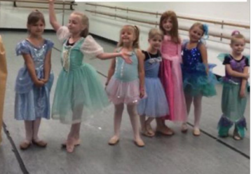 Όταν όλα τα κοριτσάκια ντύνονται πριγκίπισσες, εσύ κάνε τη διαφορά, όπως αυτή η πιτσιρίκα (εικόνα)