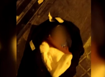 Βαρκελώνη: Βρήκαν μωρό δύο μηνών σε τσάντα - Το είχαν εγκαταλείψει μέσα στο ψύχος