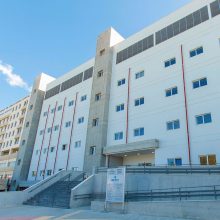 Εγκαινιάστηκε το νέο κτήριο του Γενικού Νοσοκομείου Λάρνακας - Ποια ιατρεία και ειδικότητες στεγάζει