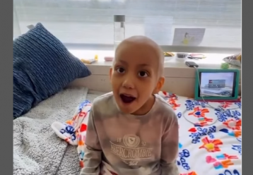 Βίντεο: 8χρονη που δίνει μάχη με τον καρκίνο δέχθηκε μέσα στο νοσοκομείο την έκπληξη της ζωής της