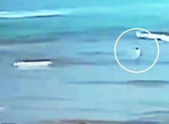 Βίντεο: Η τρομακτική στιγμή που κεραυνός χτυπά παιδάκι μέσα στη θάλασσα