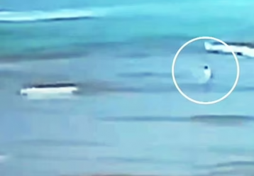 Βίντεο: Η τρομακτική στιγμή που κεραυνός χτυπά παιδάκι μέσα στη θάλασσα
