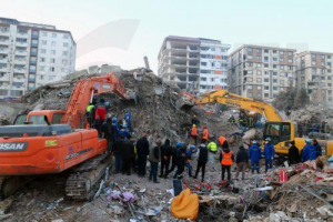 Θαύμα στα ερείπια: Ένας 5χρονος και μια 30χρονη ανασύρθηκαν ζωνταντοί 150 ώρες μετά τον σεισμό