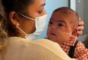 Πρόωρο μωράκι πάει για πρώτη φορά σπίτι του μετά από 190 μέρες στο νοσοκομείο