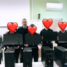 Αυτό το Γυμνάσιο παραχώρησε πέντε υπολογιστές σε άπορους μαθητές του