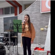 Μάγεψε Τουρκοκύπρια μαθήτρια που ερμηνεύει Χαρούλα Αλεξίου στα ελληνικά ( βίντεο)
