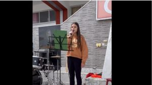 Μάγεψε Τουρκοκύπρια μαθήτρια που ερμηνεύει Χαρούλα Αλεξίου στα ελληνικά ( βίντεο)