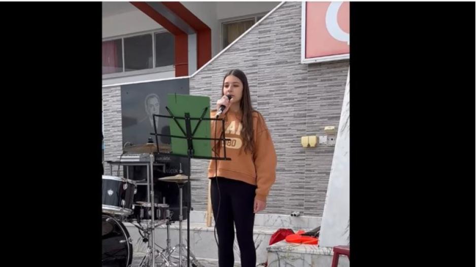 Μάγεψε Τουρκοκύπρια μαθήτρια που ερμηνεύει Χαρούλα Αλεξίου στα ελληνικά ( βίντεο)