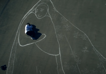 "Mother": Το ταινιάκι του ενός λεπτού για τη μητρότητα που θα αγγίξει την καρδιά σας (video)