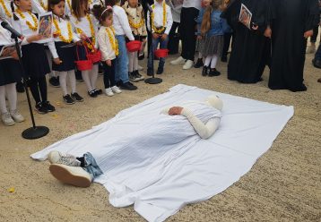 Παιδιά παρουσίασαν εντυπωσιακές αναπαραστάσεις της Ανάστασης του Λαζάρου και των Βαΐων